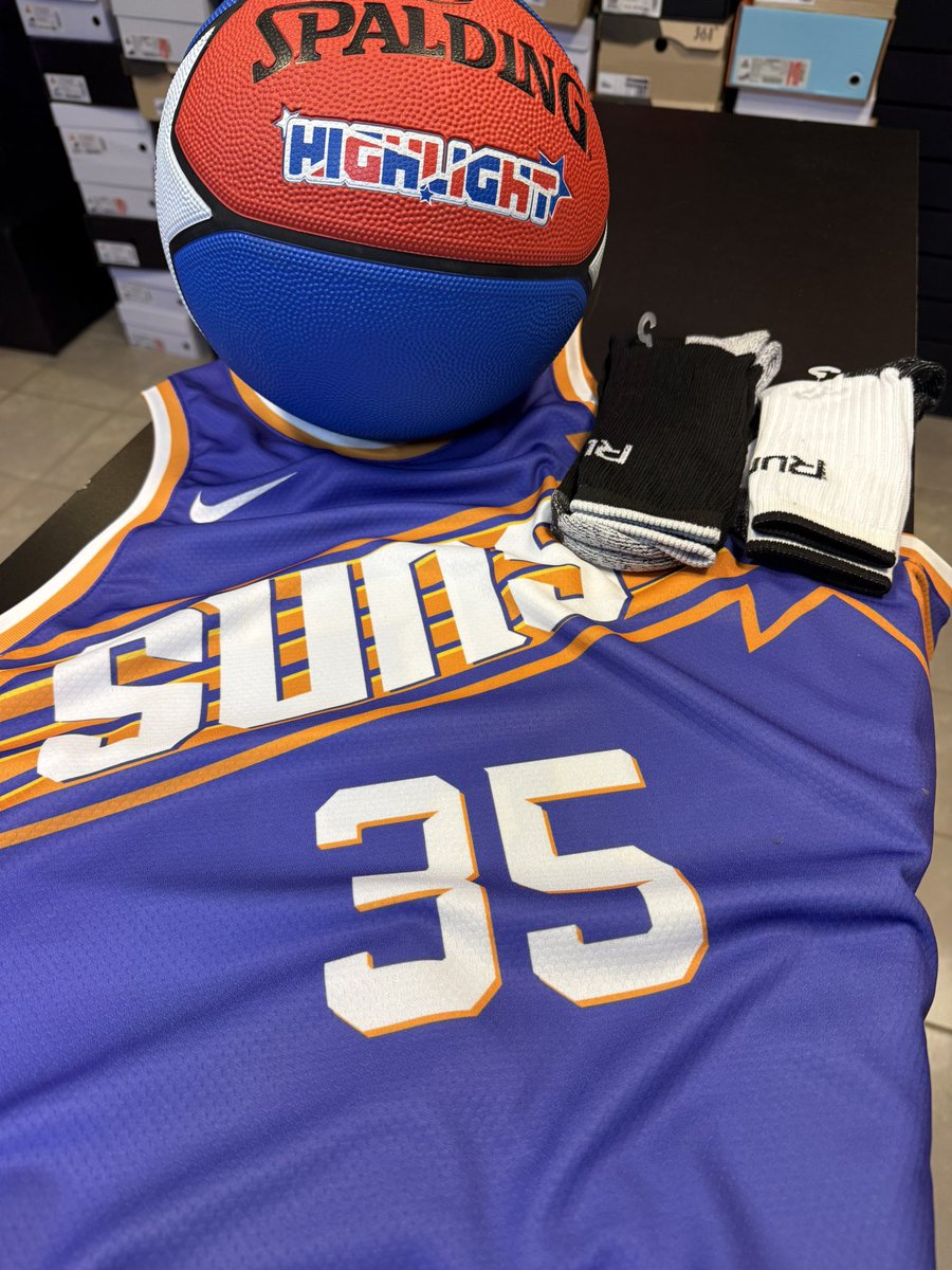 Este mes vamos a estar haciendo sorteos en nuestro grupo de WhatsApp, con lo que está quedando de Slam.

Hoy: una pelota N° 7 a elección + una camiseta a elección + 2 pares de medias.

Para participar, podes ingresar acá 👇

chat.whatsapp.com/HZhCI6asasZ6sT…