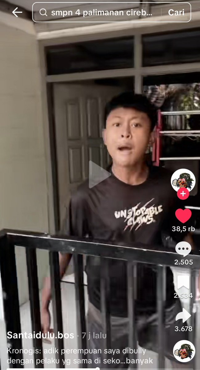 ore0piezy's tweet photo. guys bantu viralin dong ini ada kasus pembullyan dan kronologi nya silahkan baca di pict, itu juga ada muka ibu dan anaknya cowo si pelaku pembullyan, aku ikut emosi karena ni pelaku keluar dengan marah-marah bukannya minta maaf. https://t.co/WeHKGqPf3F