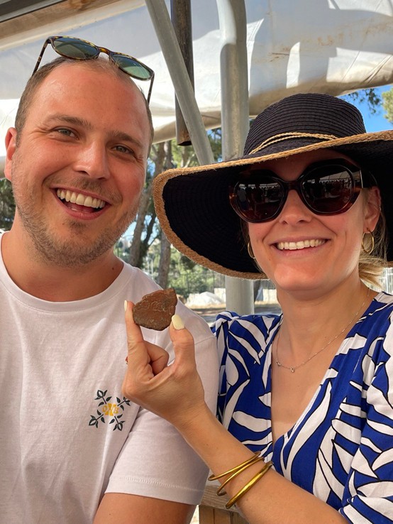 Find and Finder of the Month:
Leah Navarre from France made an exciting discovery while volunteering with the Temple Mount Sifting Project—a ceramic fragment bearing ancient reed impressions.
See more at:
tmsifting.org/en/2025/09/03/…