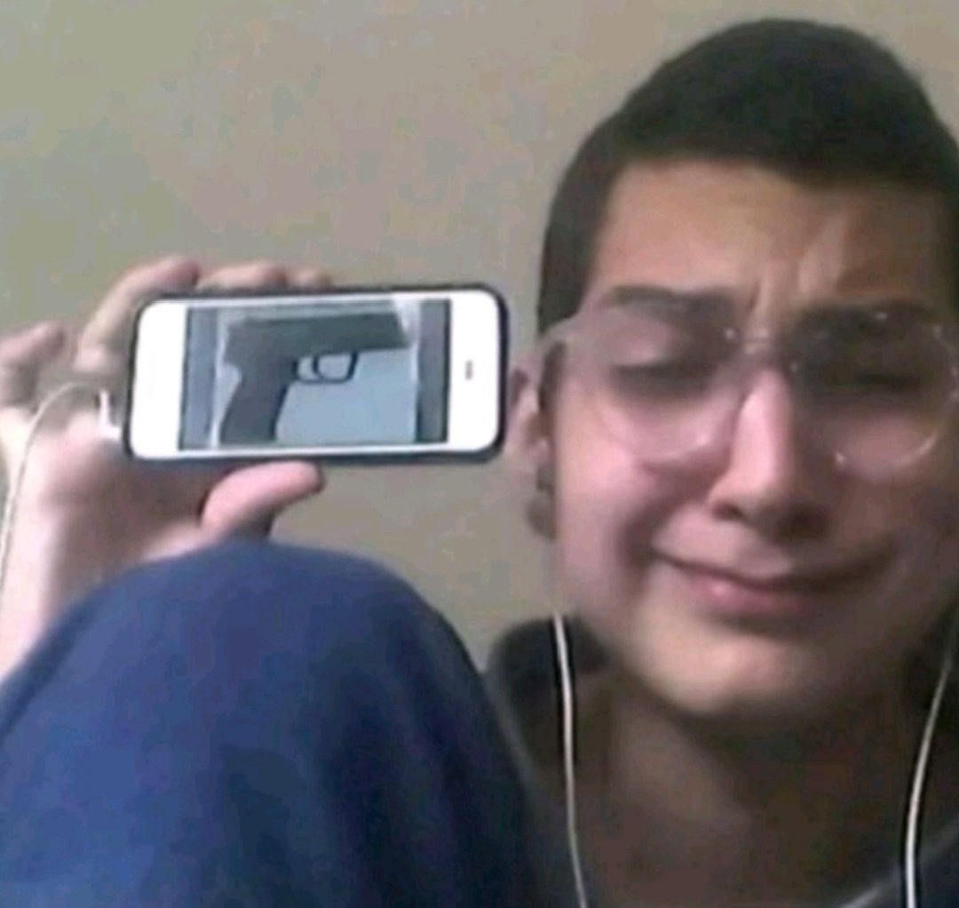ChudaiOppa69's tweet photo. Me when i need to do embarrassing shit to get a good grade https://t.co/bjmRNPiEO2