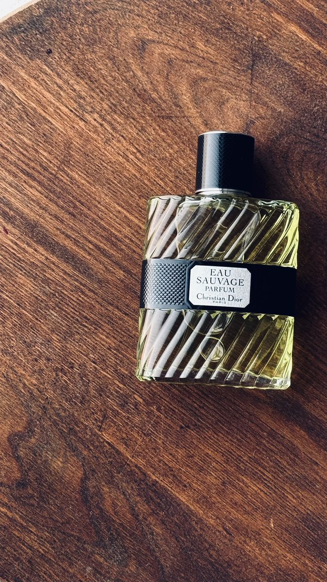 EAU SAUVAGE 

أنتيكه ✨

#رابطة_عشاق_العطور