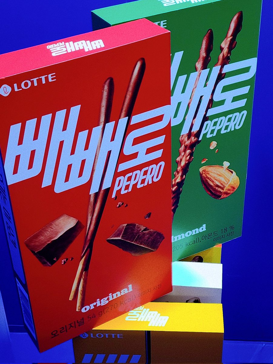 lqlO27E_1's tweet image. 단체 사진이 들어간 2차 에디션 너무 예뻤어요 출시 기대할게요!!
빼빼로 팝업 짱❤️
한이가 진짜 귀여움🤍

#빼빼로 #PEPERO #스트레이키즈 #StrayKids 
#스키즈_CEREMONY_컴백축하해 #SKZ_KARMA_POPUP
@playwith_pepero @Stray_Kids