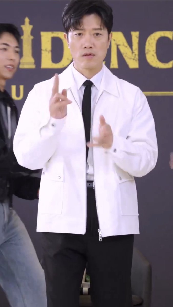 뚝딱거리는 과장님 미 잇으시다