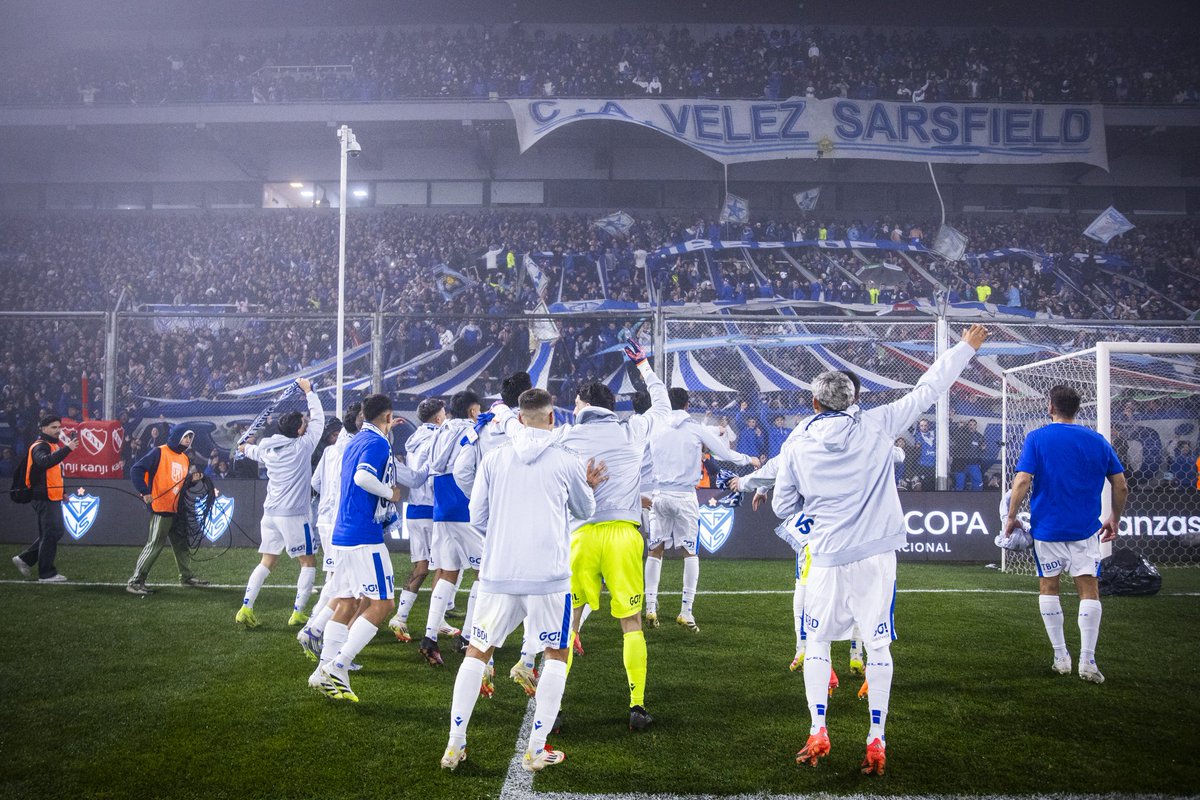 San Nicolás, Santa Fe, Santiago, Avellaneda...

En las malas, en las buenas... alentando siempre.

¡El sábado la cita es en Rosario!

¡VAMOS NOSOTROS! 💙💪🏼

👨🏻‍💻 velezsarsfield.com.ar/futbol/notas/2…