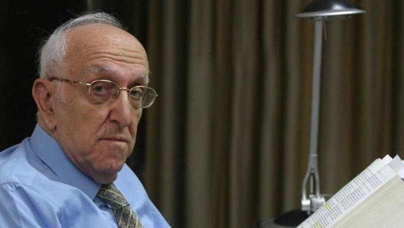 رحل المرجع الدستوري #حسن_الرفاعي الذي صاغ بعقله النيّر وحكمته الرصينة مدرسة في القانون، قائمة على الأخلاق قبل النص، وعلى الإنسانية قبل الجدل.
 إنه دستوراً يمشي على الأرض، وشاهداً أن العدالة تقوم على ضمير حيّ وإرادة حرة.