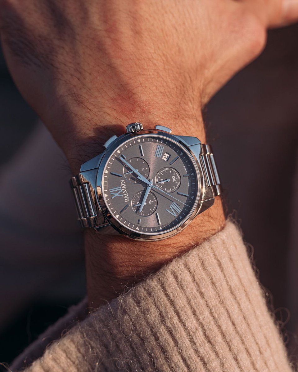 Build your outfit around the contemporary elegance of the Balmain Madrigal chronograph. REF # B74813371