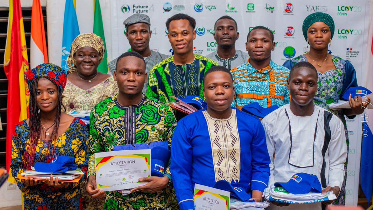Le #ClimatePitchCorner a révélé de véritables pépites : des projets audacieux, portés par des jeunes qui refusent d’attendre pour agir. À l’issue des pitchs, les meilleurs ont été primés lors de la soirée de clôture. 

#LCOY20Benin #RecapJour3 #YouthForClimate #RoadtoCOP30 #COY20