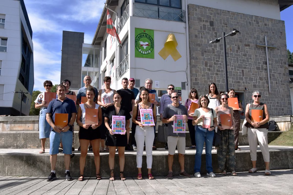 Gaur eguerdian, Aitzol Udal euskaltegiak eta Tolosaldeko AEK-k 2025/2026 ikasturtean eskualdean eskainiko diren euskara ikastaroak aurkeztu dituzte Zizurkilen.

Xehetasun gehiago:
anoeta.eus/eu/tolosaldeko…