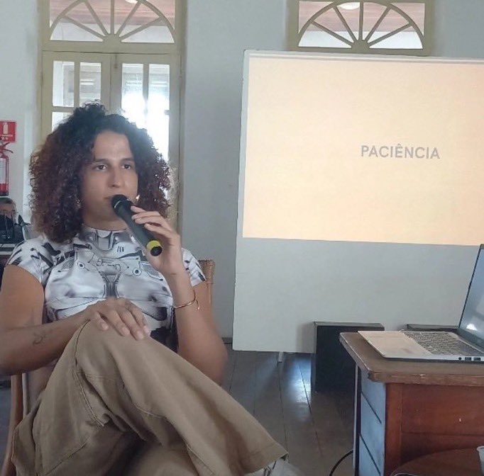 acervoidlibra tweet picture