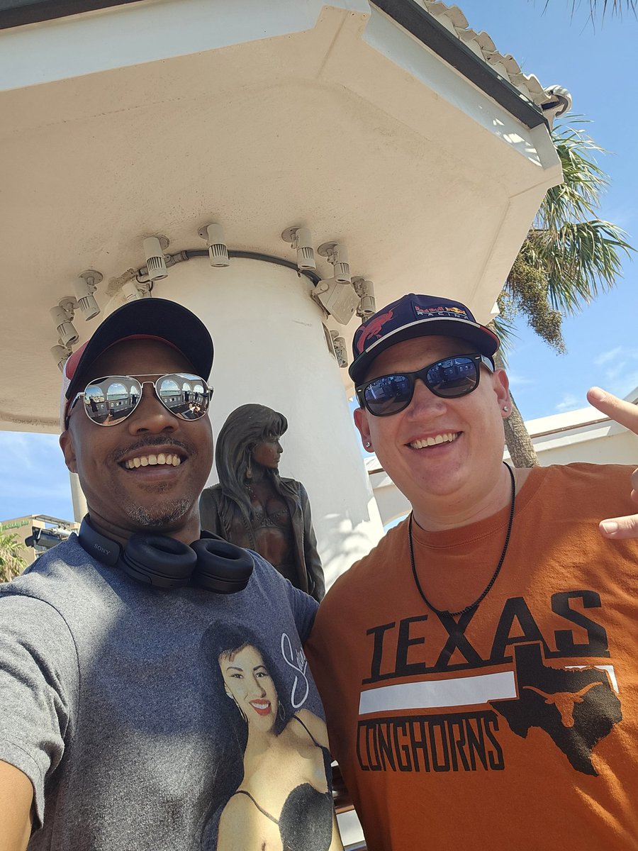 keithterry's tweet photo. At the Selena statue in CC!
#AshleyOgleRockets #BillyBabe1stMexicoFM #Crypto #Dior #est_rvp https://t.co/RC4Tdlx6jm