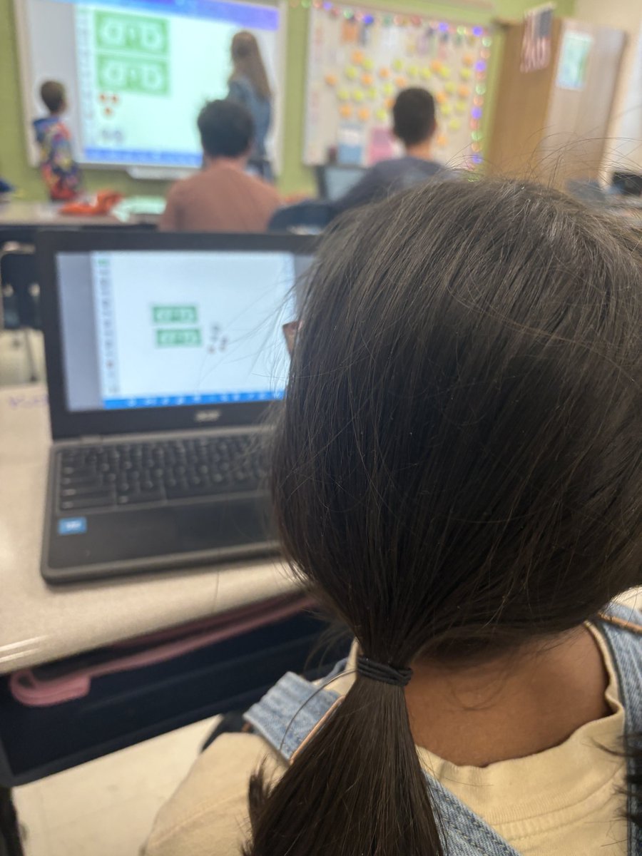HighPtESAACPS's tweet photo. Our fourth grade mathematicians in Ms. Mack’s class are actively engaged in showing place value and numbers in multiple ways. #belonggrowsucceed @AACPS_PK5Math https://t.co/7vxXgUlq00