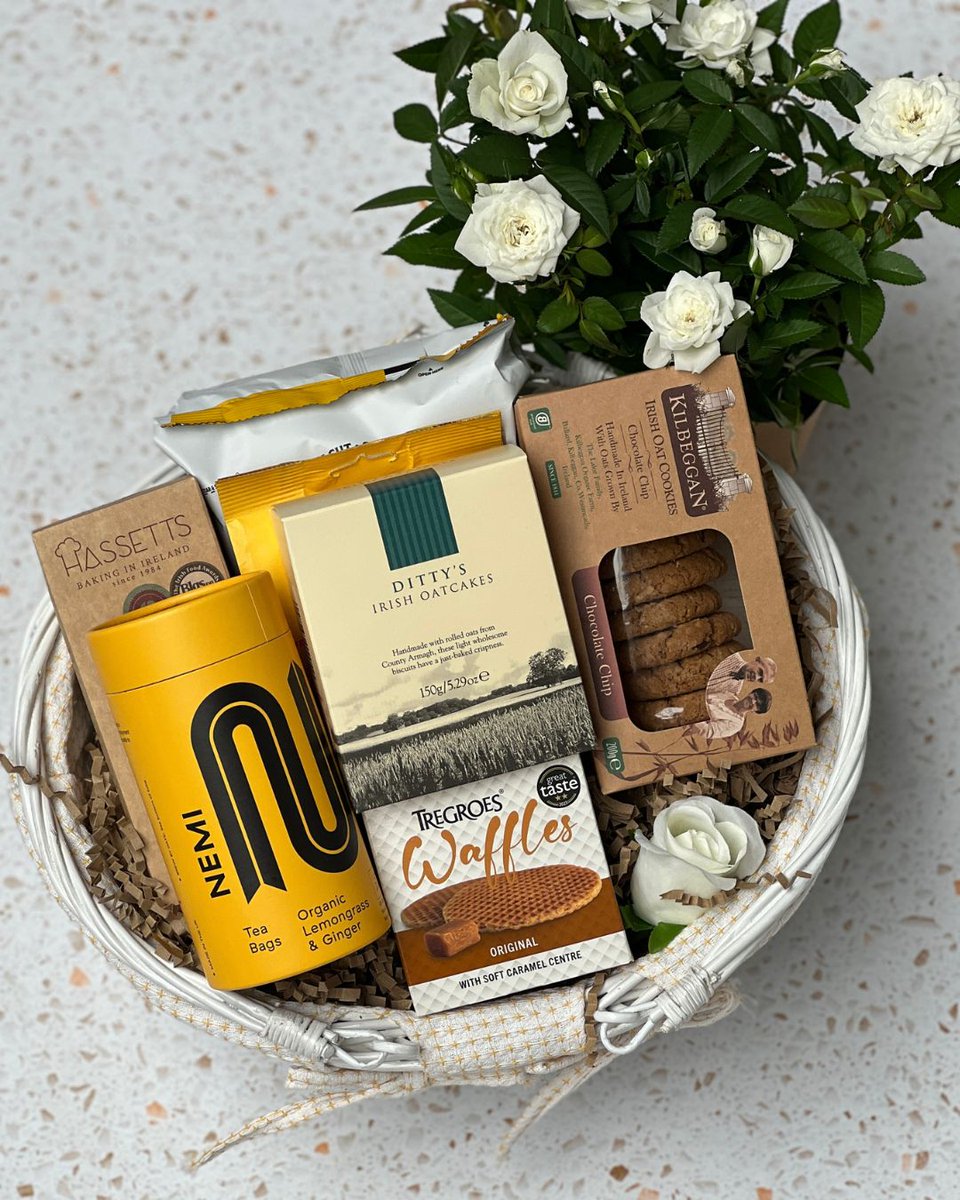 Today's Gift Basket Of The Day is the ''Sympathetic Fayre Gift with Flowers" 🤍

ow.ly/6Mef50WF7PY

Follow &amp; RT to enter #prize draw to #win a Gift Basket. 

More info via our blog. 

#dailydispatch #gifts #competition #giftbasketsrule #sympathygifts