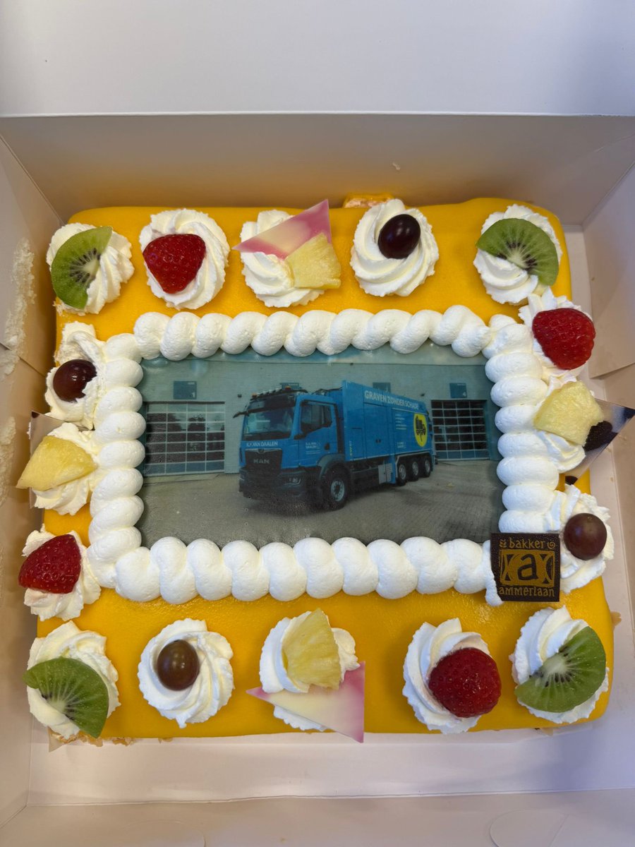 Niks rustig opstarten na de #bouwvak. 
Gelijk aan de bak, wanden zetten 💪, taart eten 🍰, asfalt rijden🚜, kabels vrijzuigen en nieuw materieel inspecteren 🧐 
Wat ons betreft weer een fijne start👌💙
#mooiwerk #gavesector #goedvoormekaar