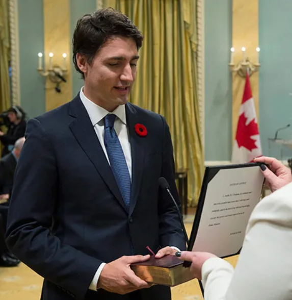 KonservativeKa1's tweet photo. The beginning of Canada's decline happened 3,591 days ago and there is no hope in sight that there has not, nor will there be any meaningful correction as long as his former most trusted adviser remains ringleader of this circus ...

#markcarneycantbetrusted #Carneymustgo https://t.co/eWUCxqIo1t