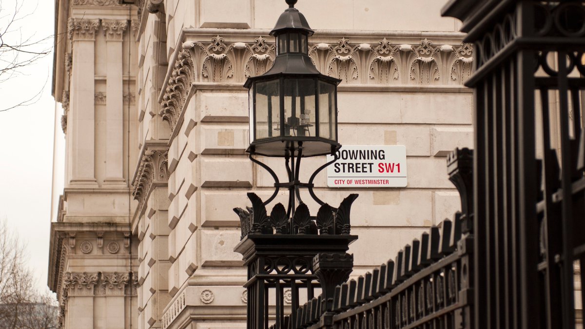 🏡 Property ownership isn’t always simple.

Warren Kaye breaks down hidden risks in conveyancing—from shared access to stamp duty.

Angela Rayner’s recent case shows why expert legal advice matters.

🔗 lnkd.in/e-54HMe6

#Conveyancing #PropertyLaw #StampDuty #LegalAdvice