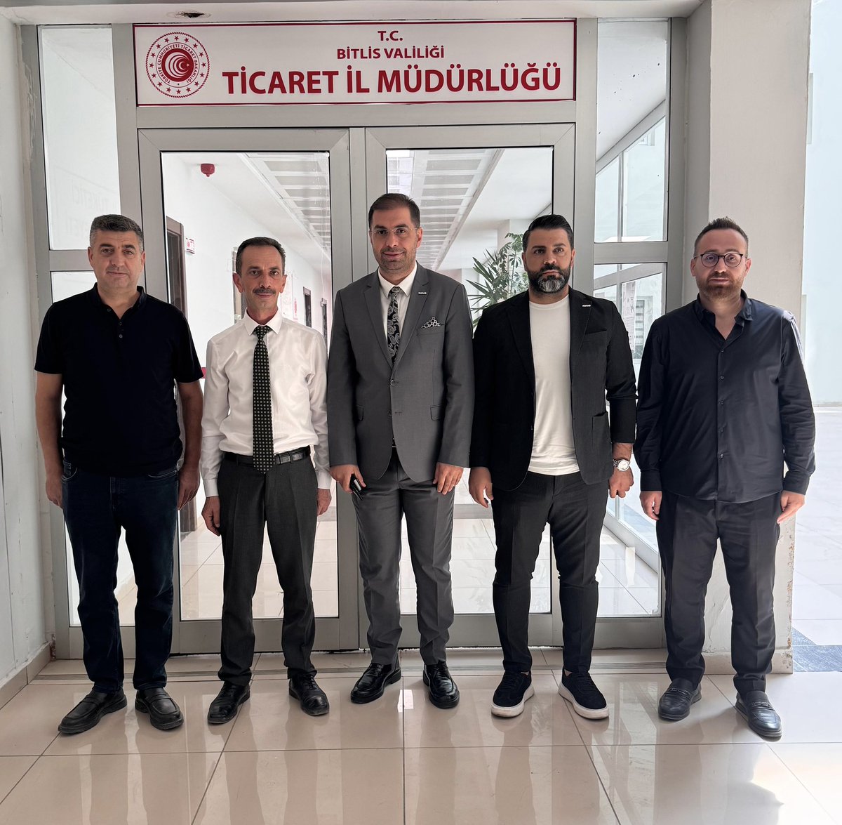 Mehmet ILIK (@mehmet_cma) on Twitter photo Bitlis Ticaret İl Müdürümüz Sayın Mehmet Kızılgül Beyefendi’ye <a href="/MUSIADBitlis/">MÜSİAD BİTLİS</a> Şubesi olarak nezaket ziyaretinde bulunduk.
İlimizin Ticaret potansiyelini Kıymetli Müdürümüzden dinledik.
Kıymetli ev sahipliği için Müdürümüze teşekkürlerimizi sunuyoruz 👏
<a href="/omerbolatTR/">Prof. Dr. Ömer Bolat</a> Bitlis Ticaret İl Müdürümüz Sayın Mehmet Kızılgül Beyefendi’ye <a href="/MUSIADBitlis/">MÜSİAD BİTLİS</a> Şubesi olarak nezaket ziyaretinde bulunduk.
İlimizin Ticaret potansiyelini Kıymetli Müdürümüzden dinledik.
Kıymetli ev sahipliği için Müdürümüze teşekkürlerimizi sunuyoruz 👏
<a href="/omerbolatTR/">Prof. Dr. Ömer Bolat</a>