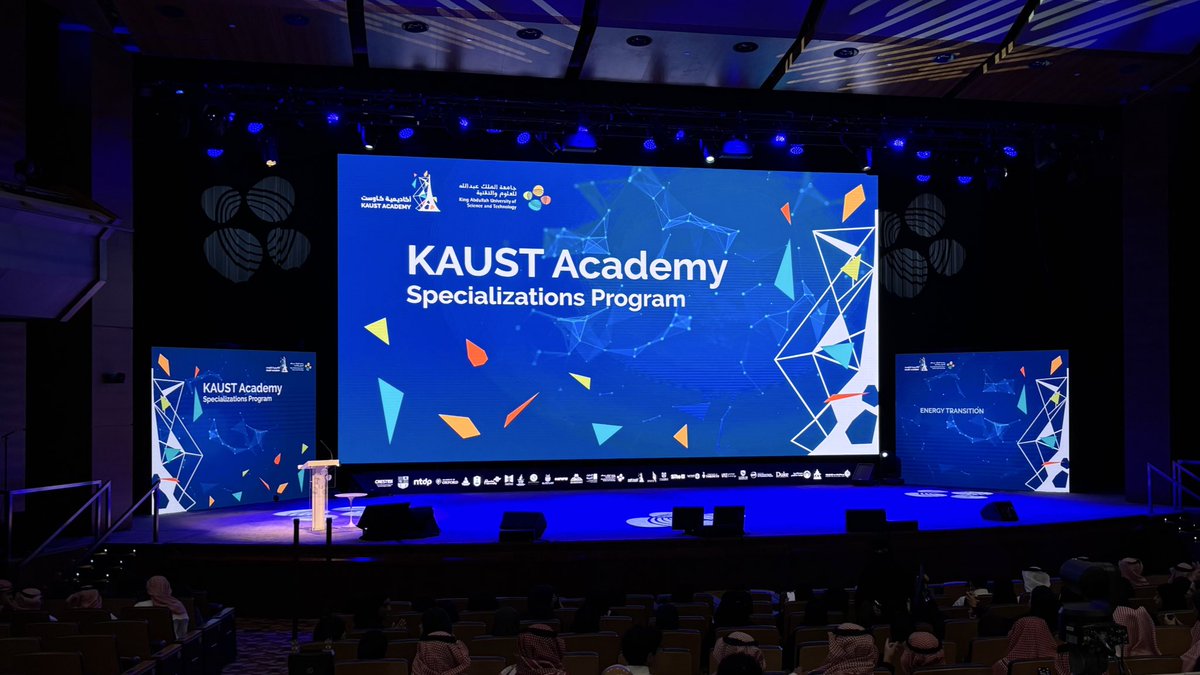 مسك الختاااام 💙💙💙💙💙!!! 

قبل سنة حضرت الحفل ذا و انا طالب
السنة هذي حضرته و انا جزء من الاكاديمية 

فخور بكل الطلاب و كل افراد الاكاديمية، برنامج جبار بمعنى الكلمة و انصح اي شخص يسجل فيه!

<a href="/KAUST_Academy/">KAUST Academy</a> 👏🏼👏🏼👏🏼!!!