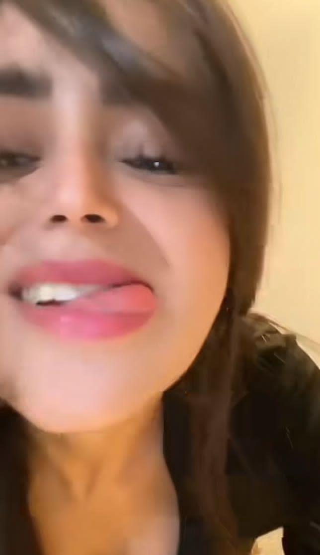 مفي شي بس مجرد ذوق 🫦