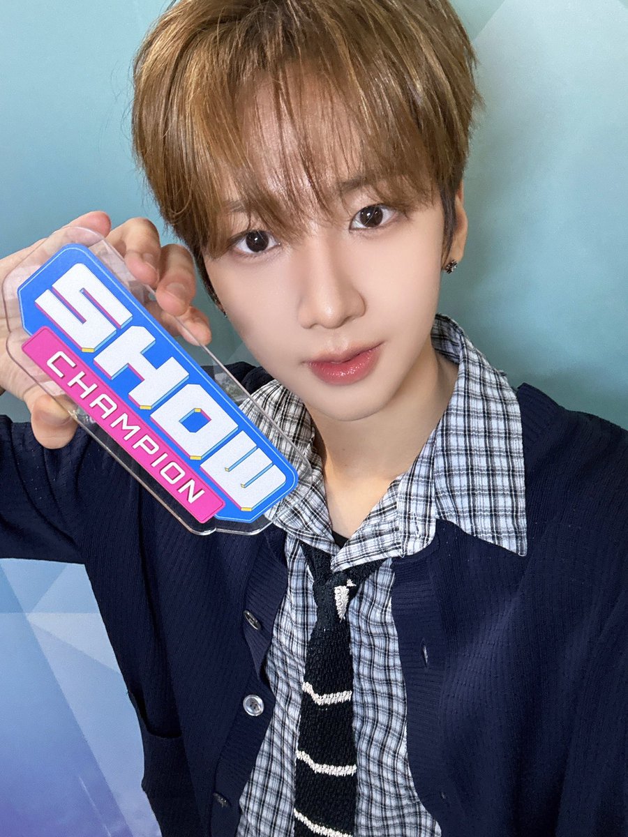 9월 첫째 주 🌟스페셜 MC🌟

세상 빛을 다 가져간 비주얼 경민✨
천사들 중에서도 느.좋.천사 승모🪽

그리고 우리 쇼챔의 자랑. 자부심. 
경력직 왕자님 떵모🤴💖

참 잘했어요 도장 백 번 찍어줘야 함…🫳🫳
이런 조합, #쇼챔피언 아니면 어디서 보겠냐구
 ჱ̒(ᵒ̴̶̷᷄ ᵒ̴̶̷᷄) ♡ ♡
#82MAJOR
