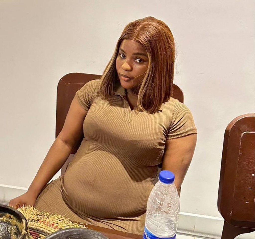 Yourfavboy495's tweet photo. Body-shaming someone when your stomach looks like apo elubo is crazy. https://t.co/falNkFMWeU