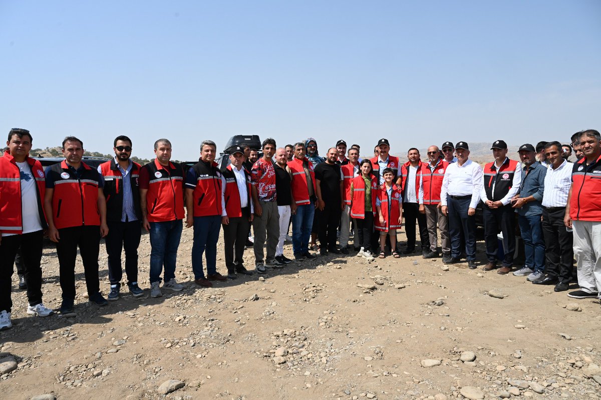 İki Milyon Balık Yavrusu Batman Baraj Gölüne Bırakıldı

Batman’da su kaynaklarının zenginleştirilmesi ve balıkçılığın sürdürülebilirliğinin sağlanması amacıyla yürütülen “Su Kaynaklarının Balıklandırılması Projesi” kapsamında, Batman Baraj Gölü’ne 2 milyon balık yavrusu