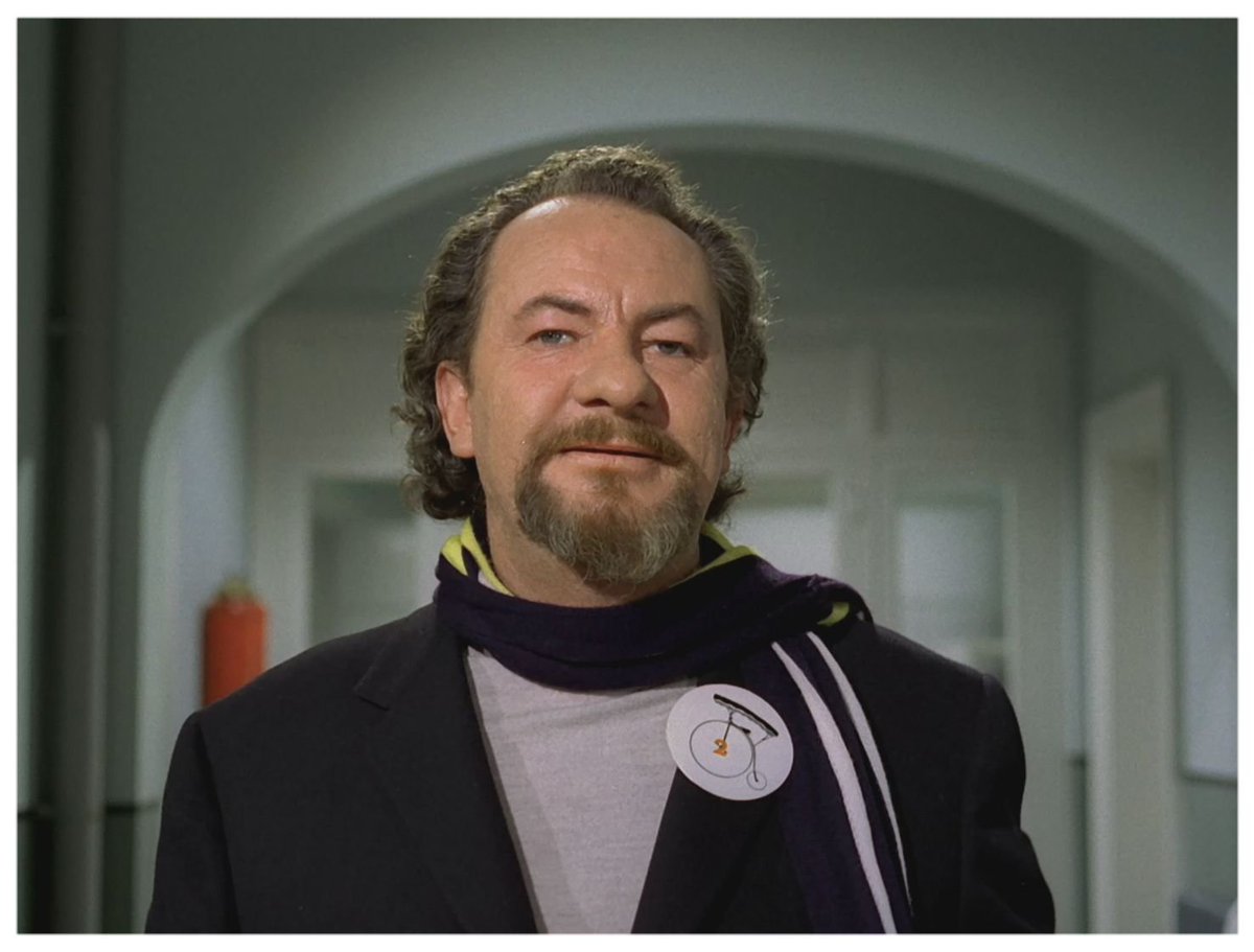 Just worked out who he reminds me of - The Prisoner era Leo McKern #aplaceinthesun