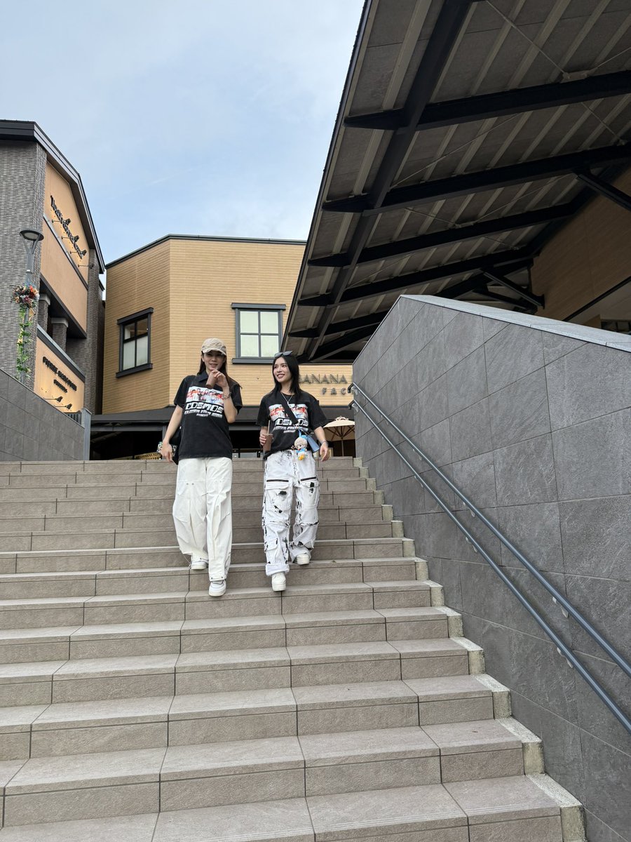 First_chanan's tweet image. เสื้อสวยมาก ใครไม่มีใส่ เชยแย่เลยเนอะ #AndaLookkaew #อันดาลูกแก้ว
#Cosmos #StarHunterEntertainment