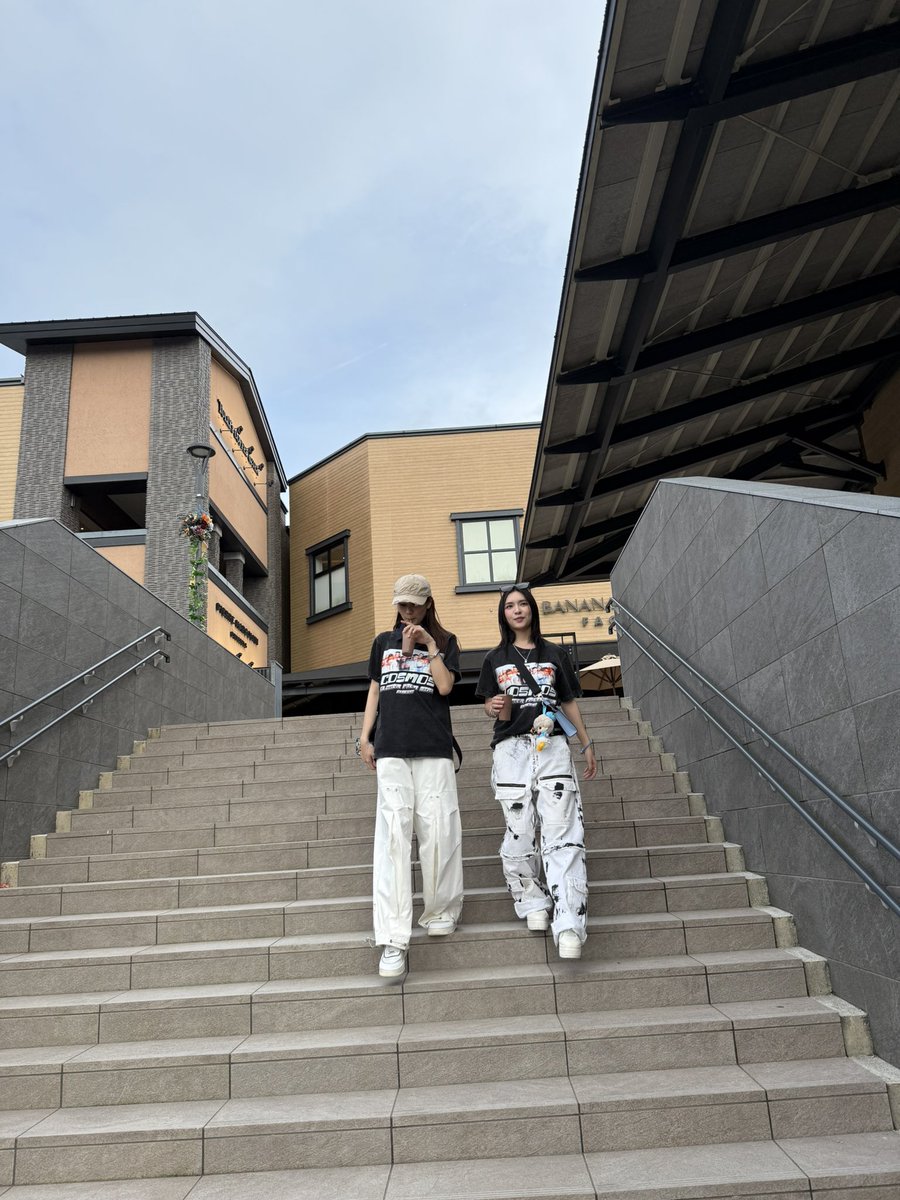 First_chanan's tweet image. เสื้อสวยมาก ใครไม่มีใส่ เชยแย่เลยเนอะ #AndaLookkaew #อันดาลูกแก้ว
#Cosmos #StarHunterEntertainment