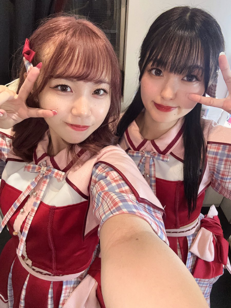 今日もシアターありがとうございました❣️

ひまり！デイリークイーンおめでとう💚
ピースとっても良かったよー😭
4期生続々とクイーンが出ていて
毎回見届けられてる！

明日はシアター4期生ゆいだけなので先輩方に混じってがんばります(ง •̀_•́)ง

#かかかぶぶぶききき #アイドル