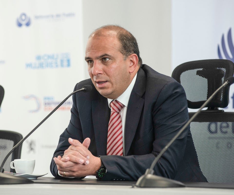 El candidato a magistrado de la derecha Carlos Camargo fue ‘defensor del pueblo’ cuando <a href="/IvanDuque/">Iván Duque 🇨🇴</a> arremetía contra la juventud en el estallido social; balance:

+ 70 muertos, + 500 detenidos, + 100 heridos oculares… 

Este congreso avergüenza y la <a href="/CorteConstituc1/">Corte Constitucional</a> también.