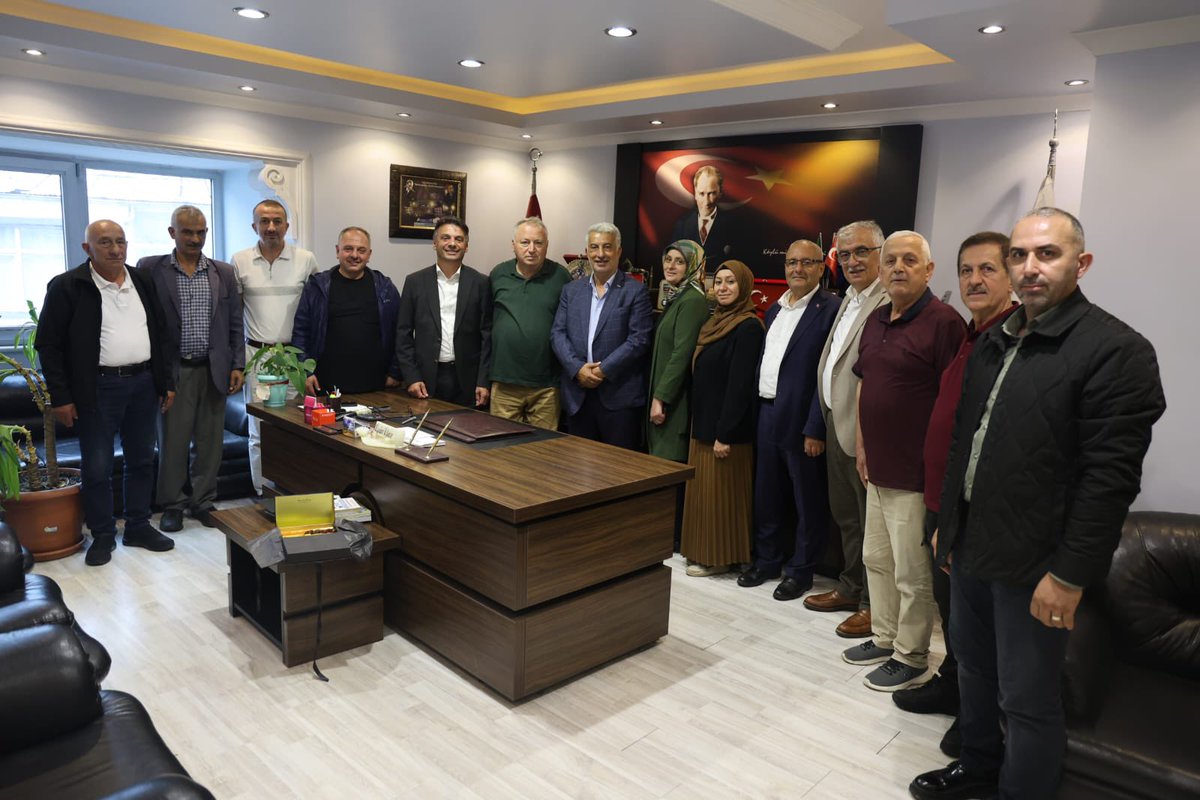 Maçka Ziraat Odası Başkanımız Ogün Oğuz’u ziyaret ettik. 

AK Parti olarak tarımsal üretime her zaman büyük önem veriyoruz. Üreticilerimizin desteklenmesi ve tarımsal alanlarımızın gelişmesi için tüm imkânlarımızla çiftçilerimizin yanında olmaya devam edeceğiz.