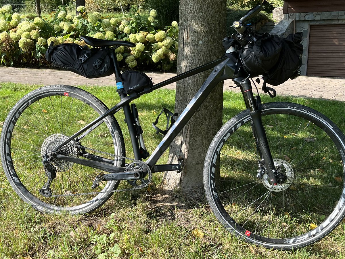 Tomáš Macura (@macura2014) on Twitter photo Všechno je jednou v životě poprvé, tak já se právě balím na svůj premiérový bikepacking trip 🤔 Všechno je jednou v životě poprvé, tak já se právě balím na svůj premiérový bikepacking trip 🤔