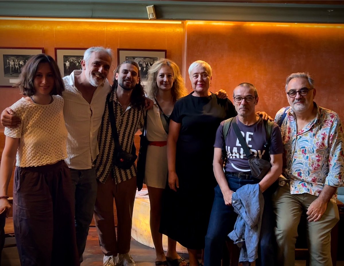 OGestio's tweet image. Primera reunió de l’elenc de VIENTOS DEL PUEBLO, una coproducció d’Oblideu-vos de nosaltres i el @teatreprincipal 

Estrena a Barcelona: 29 de novembre al Teatre Sagarra 

Estrena a Mallorca: 29 i 30 de gener al Teatre Principal de Palma