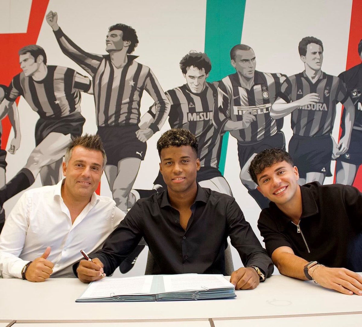 AroundGiovani's tweet photo. ⚫️🔵✍🏼 Dilan #Zarate ha rinnovato con l’#Inter, firmando un nuovo contratto valido fino a giugno 2029. 
@FabrizioRomano https://t.co/cTbOL9hqD3