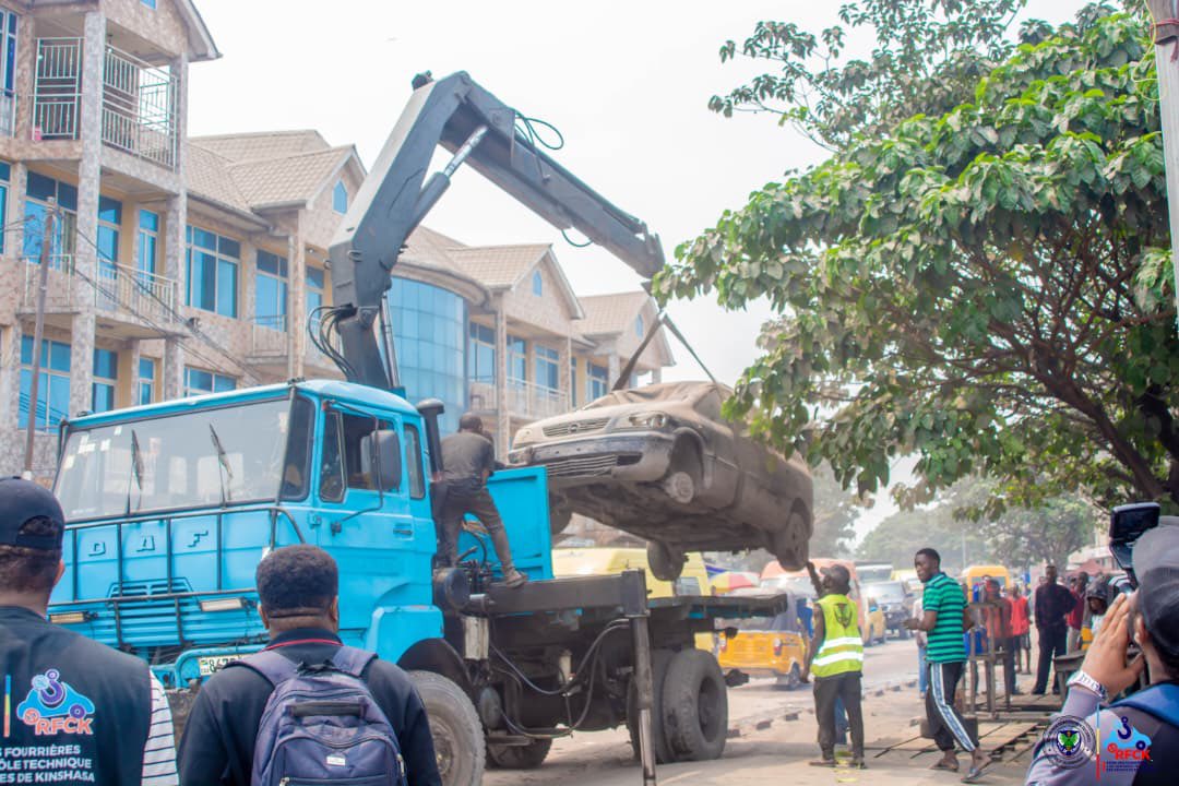 RfckKin's tweet photo. 👉 Objectif : étendre cette opération à toutes les communes de Kinshasa pour améliorer la mobilité et l’embellissement de la capitale.

#Kinshasa #RFCK #AssainissementUrbain #KinEzoBonga #MobilitéUrbaine #VillePropre https://t.co/4w76dyz1WA