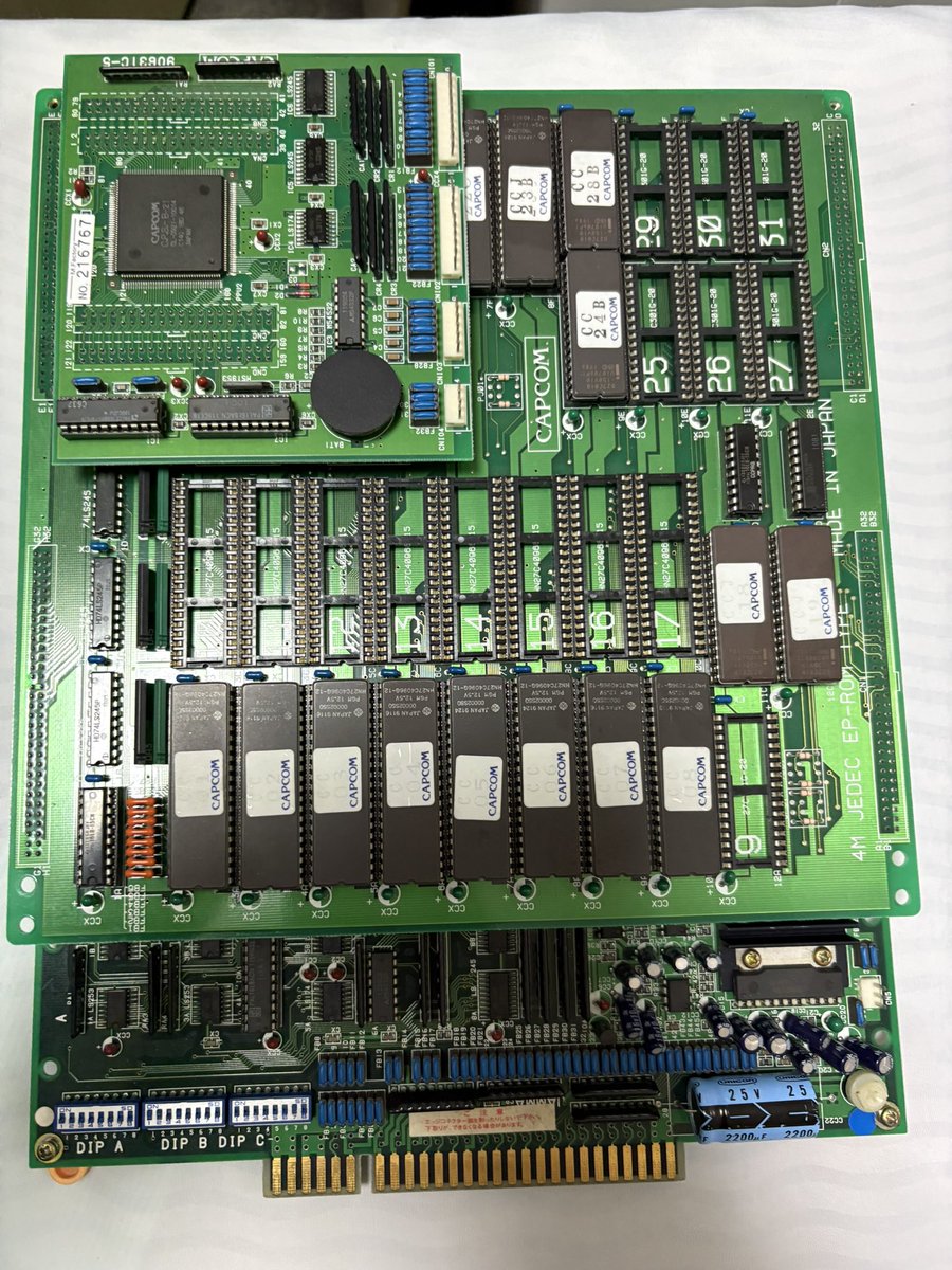 mituruab's tweet image. #アーケード基板
#彩京
#CAPCOM
 電池切れ　キャプテンコマンドー
フラッシュメモリーが壊れたギガウィング2マザー付き
戦国エース
ふぅ…来月のクレカ見たく無いわ…