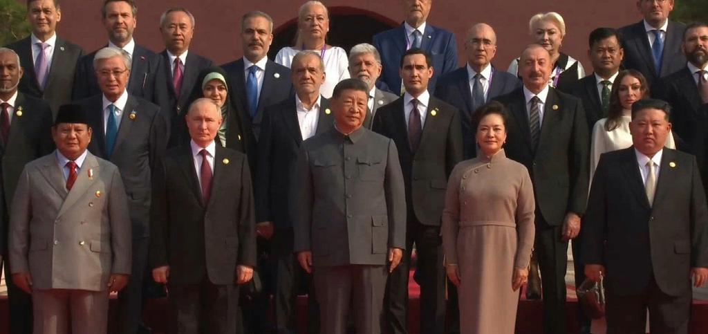 Shehbaz Sharif sidelined in group photo