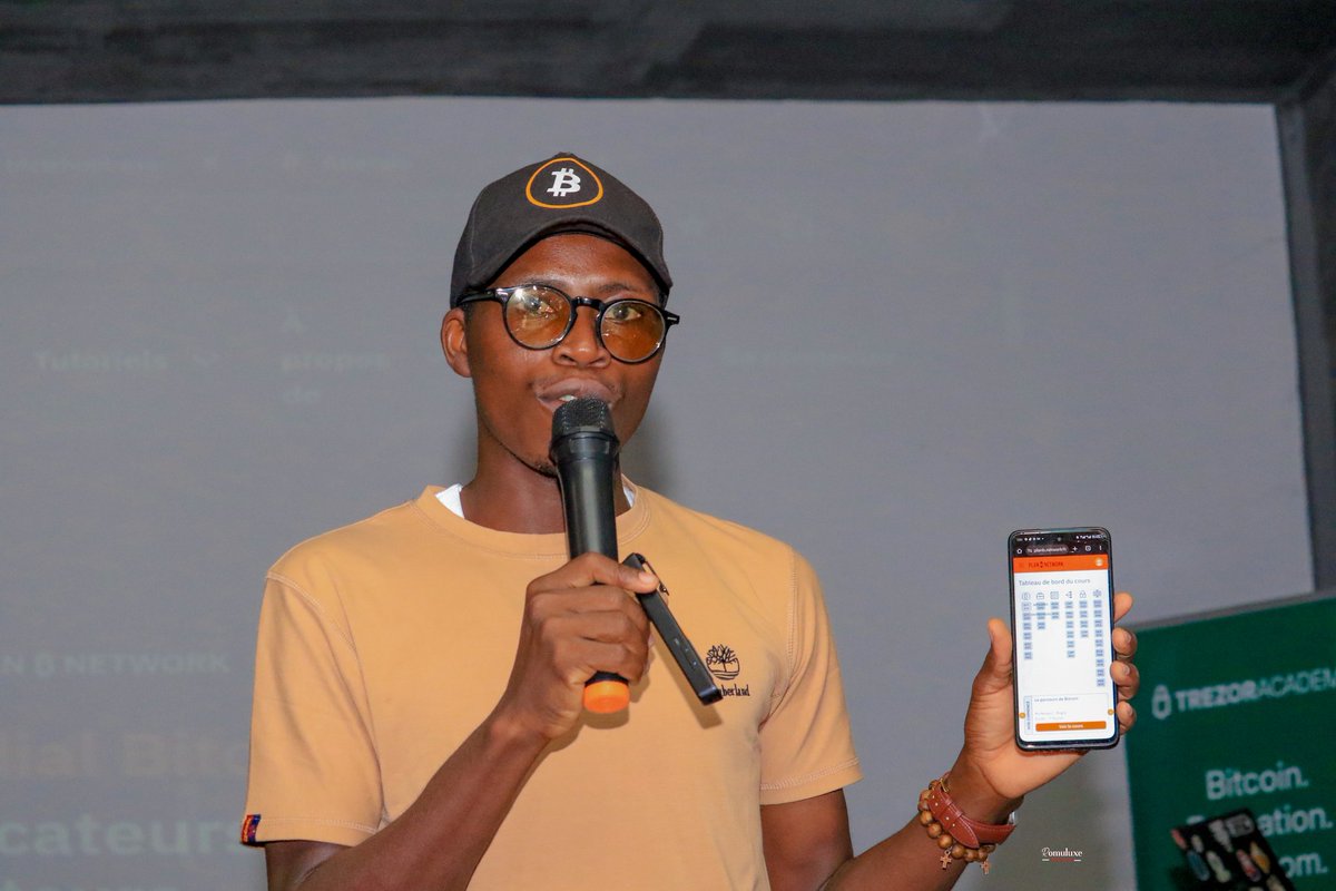 Agbatchi22's tweet photo. 🎥 Dernier jour avec @BitcoinBenin et @TrezorAcademy.
J’ai pris ma cam pas pour shooter… mais pour figer l’énergie d’une communauté.

J'étais aussi participant.
Et cette formation m’a ouvert les yeux:
Le Bitcoin n’est pas seulement une opportunité.
C’est une responsabilité https://t.co/qrfurBdYEW
