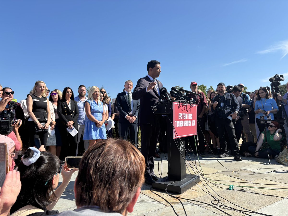“We stand here united.”

Ro Khanna speaks alongside Thomas Massie and Marjorie Taylor Greene.
