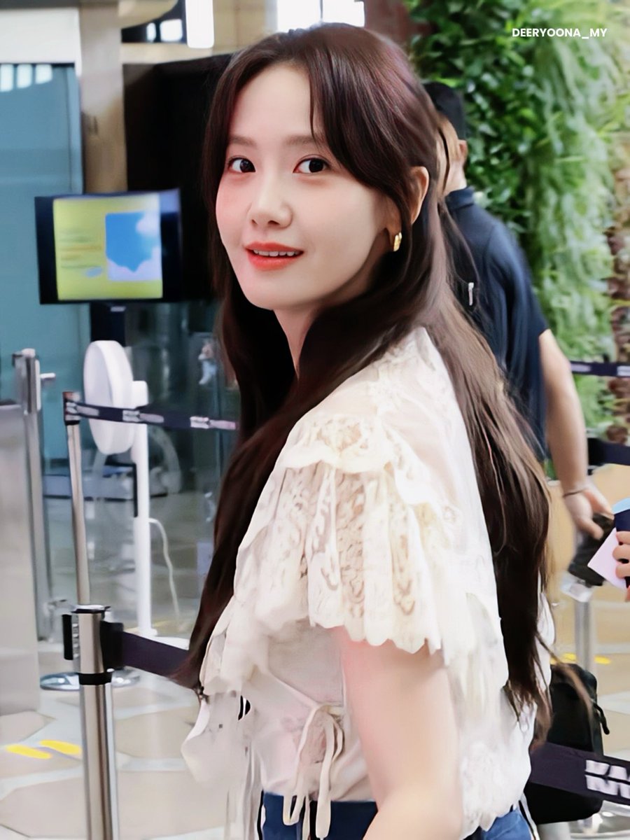 DeerYoona_MY's tweet photo. 20250903 YoonA heading to Shanghai for Sulwhasoo event 🛫🤍

#YOONA #윤아 #林允儿 #ยุนอา #ユナ https://t.co/31YxbeIX2k