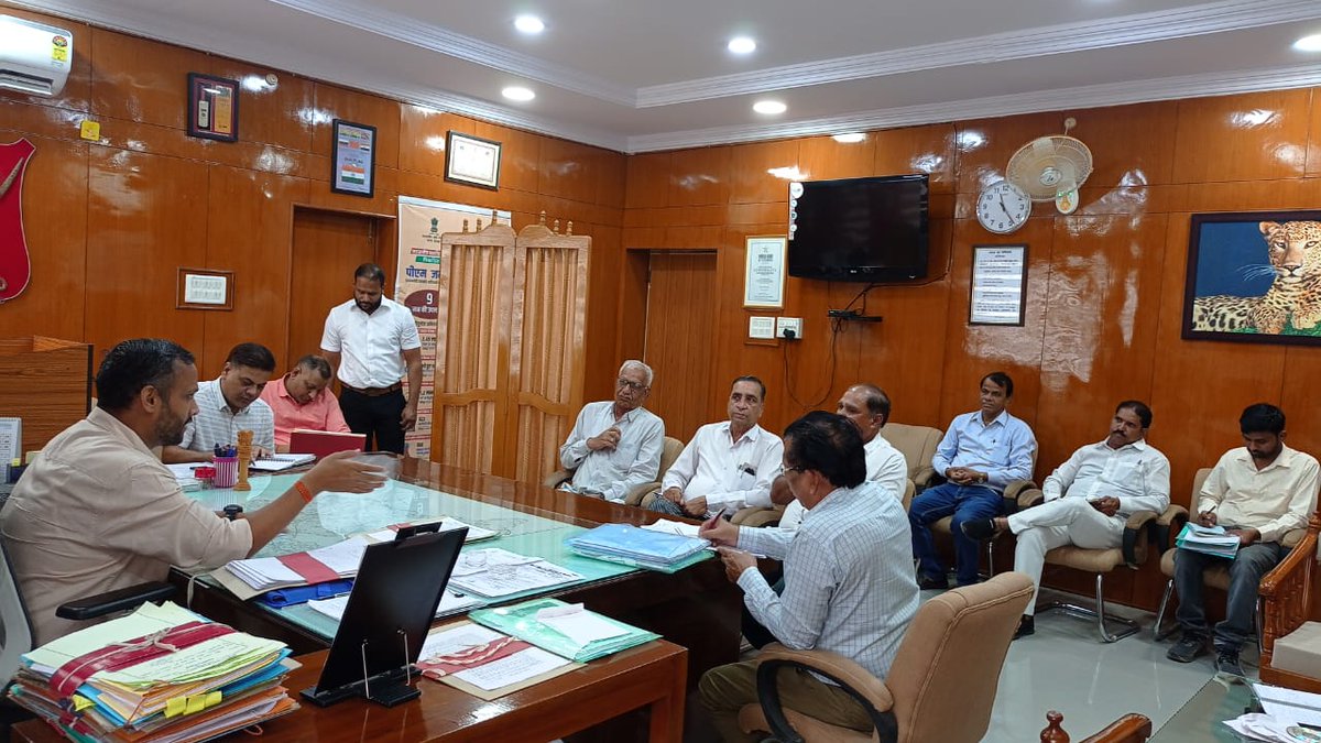 निर्वाचन आयोग के निर्देशानुसार विधानसभा निर्वाचन क्षेत्र 193-अन्ता में मतदाता सूची के ड्राफ्ट की प्रति soft (without photo)व  फोटो युक्त मतदाता सूची की hardcopy  राजनीतिक दलों को उपलब्ध करवाई गई। राजनीति दलों को कार्यक्रम की जानकारी उपलब्ध करवाई गई <a href="/CeoRajasthan/">CEO RAJASTHAN</a> <a href="/BaranSveep/">Sveep Baran</a>