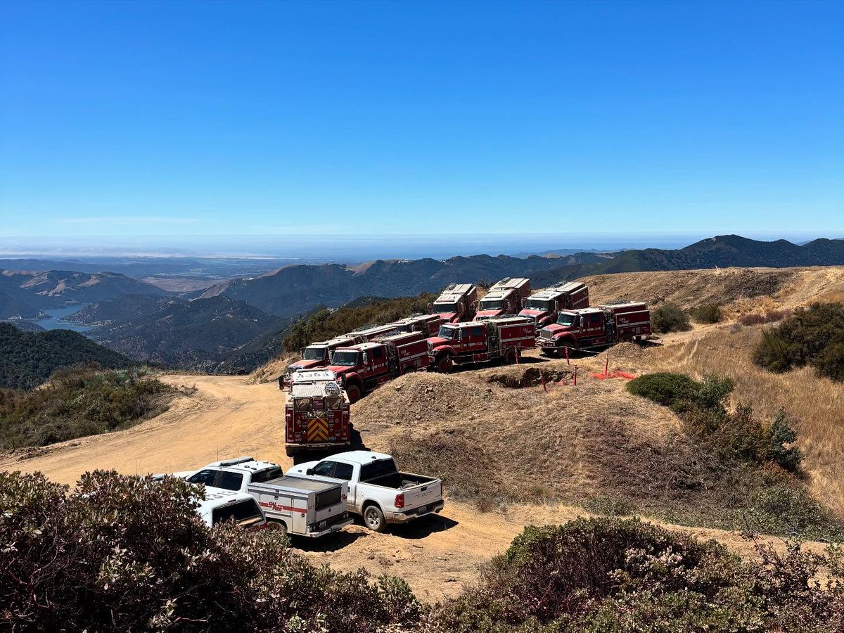 CAL_FIRE's tweet image. What’s a Strike Team? 🚒

A Strike Team is a group of the same type of firefighting resource, all operating under common communications and led by a designated leader. They are mobilized when additional resources are needed and remain together as a unit from the beginning of an…
