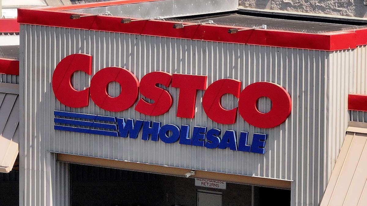 Z100Radio's tweet photo. Costco's New Perk Goes Into Effect Today | Z100 https://t.co/RcAmnexim8 https://t.co/EGj3r5c5lb