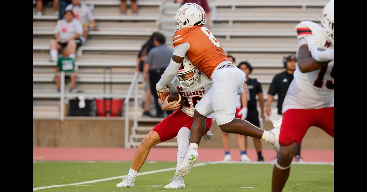 RobGrahamPix's tweet photo. A few pictures from the WT White - Hillcrest game. @WTWHighSchool @WT_WhiteFB @dctf @txhsfooball https://t.co/Iv6cX5rMpP