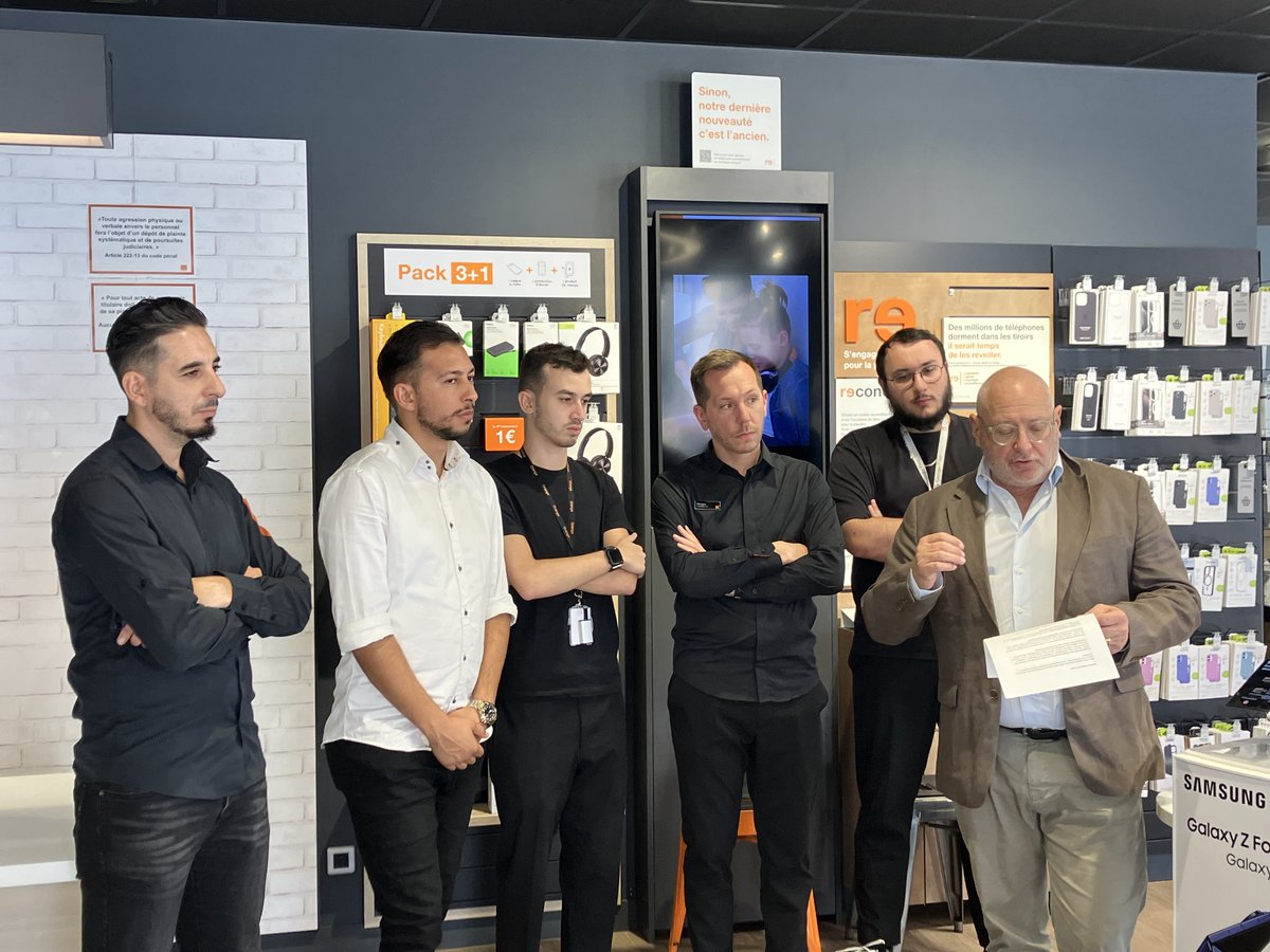 Lancement de la série spéciale SaferPhone 5 Go dans notre boutique de Villefranche aujourd'hui. (9.99€/ mois ou 5.99€ si vous êtes client <a href="/Orange_France/">Orange France</a> ).
Ce forfait mobile à petit prix + pack Protection est idéal pour les enfants contre la surexposition aux écrans, les