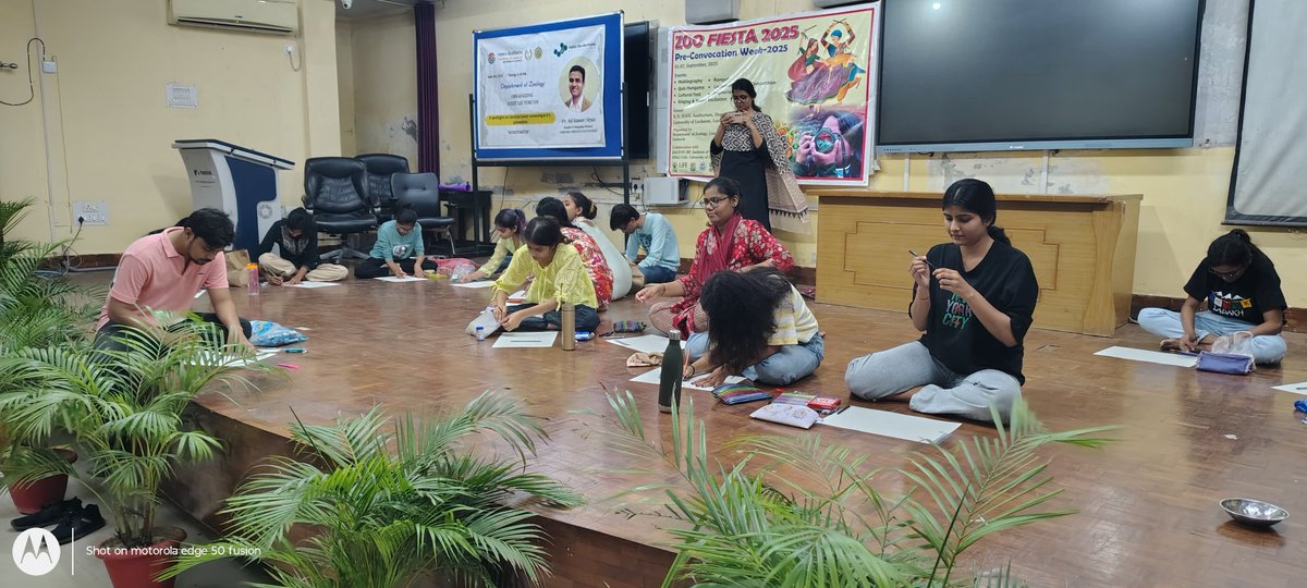ZoologyLkouniv's tweet photo. Pre-convocation week celebrations Day-3 Poster making competition and Special Lecture by Dr Md Kausar Neyaz Founder &amp; Managing Director AABIR Bio-Services Foundation. Approx 32 students participated and 150 approx attended the lecture https://t.co/PWhyNkWYyH