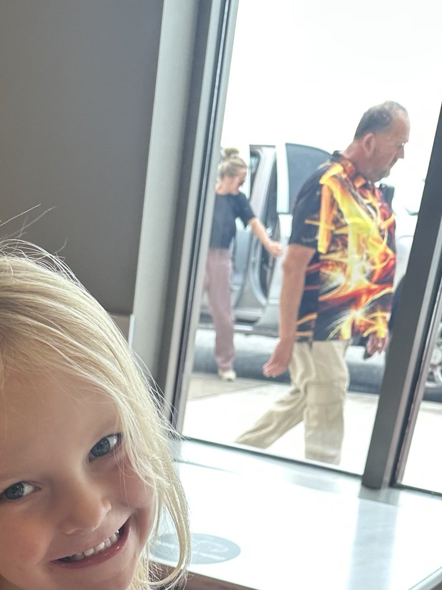 meetthefoxers's tweet photo. Dan flashes shirt spotted https://t.co/YlAubyV0NK