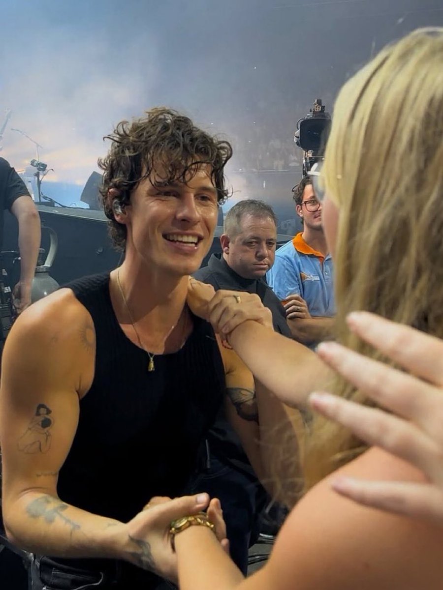 the way shawn mendes looks at you with so much love and purpose