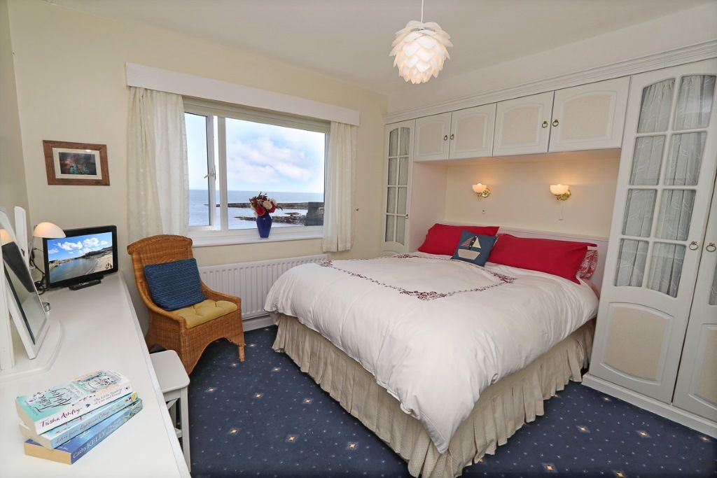 WeAcceptPets's tweet image. ⚓ Escape to the coast at Harbourside House ⚓

With stylish touches and excellent facilities throughout, Harbourside House is the perfect choice for a relaxing seaside break. 🌊

Accepts 🐶 🐈
weacceptpets.co.uk/Suffolk/2287

#SeasideEscape #UKStaycation #HolidayHome @coastalcottages