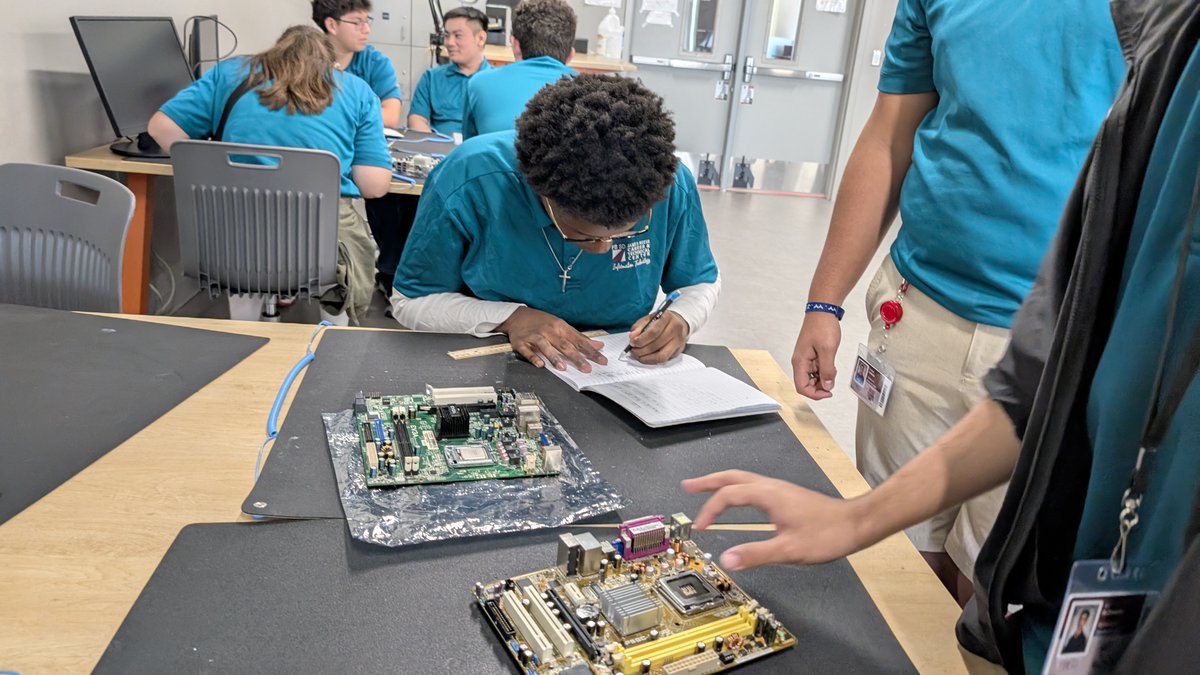 UweMeyer71's tweet photo. Computer Maintenance students @CTEReeseCenter explore PC motherboards and sketch and label them in their notebooks. https://t.co/m34VzdKxJK